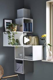 15 Meubles D Angle Parfaits Pour Optimiser Les Moindres Recoins D Une Piece In 2020 Ikea Ideen Eckregal Wohnzimmer Eckregal Ikea