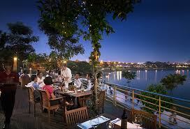 Walking distance between the waterfront and the mansions: Desa Parkcity The Waterfront