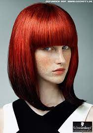 frisuren bilder moderner long bob mit dichtem pony in leuchtendem rot frisuren haare frisur rot rote haare grune augen haare