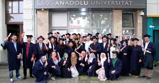 Mezun olarak görünmesi de öğrencinin diploma için gerekli olan koşulları başarıyla yerine getirerek. Bati Avrupa Programi Diploma Toreni Almanya Bulteni Almanya Haberleri