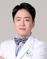 Professor)는 고등교육기관인 대학이나 대학원 등에서 강의하고 학문을 연구하는 사람을 일컫는다. ê±´ì–'ëŒ€í•™êµë³'ì› ì˜ë£Œì§„ ì†Œê°œ