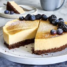 Skyr Kuchen Cheesecake Mit Keksboden Und Beeren Rezept In 2020 Kasekuchen Mit Keksboden Keksboden Kuchen Keksboden
