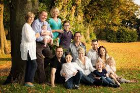 Cascade Look Like The Setting Family Photo Pose Large Family Poses Large Family Pictures