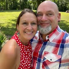 Aurelio's is known for their sauce and I love it so much I got extra- note  the marinara drizzle!" We couldn't agree with you more, @girlswhopizza