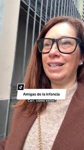 Siempre acabamos diciendo que tenemos que vernos más 💁‍♀️✨ mi Instagram:  lourdessmuji_ #amigas #infancia #desayunar