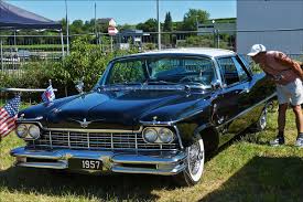 Great daily driving survivor of this very rare and original mopar 1957 imperial crown south hampton 4 door 6 passenger hardtop … more. Chrysler Imperial Fotos Fahrzeugbilder De
