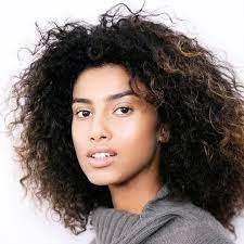 Curly Hairstyles Panosundaki Pin