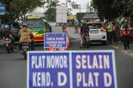 Wednesday, august 18, 1 p.m. Polisi Perketat Buka Tutup Jalan Di Bandung Karena Covid 19 Republika Online