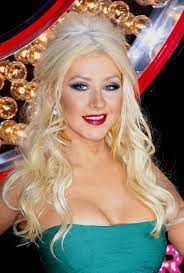 These pin up hairstyles are the perfect simple hairstyles for long hair and vintage glamour. Christina Aguilera Long Curls Long Hairstyles Lookbook Stylebistro