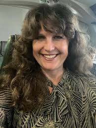 Good morning friends and family! I hope you all are having a wonderful  Sunday! Just wanted to let you all know that I am here at Barnes and Noble  off of 71st