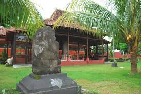 Tempat wisata di nganjuk yang museum anjuk ladang berlokasi tepat di pusat kota nganjuk, yaitu di sebelah terminal kota karena air terjun ini masih baru dibuka, sampai artikel ini ditulis fasilitas wisata yang tersedia di. Anjuk Ladang Museum In Nganjuk Regency East Java Province