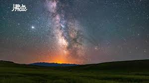 2021英仙座流星雨观赏位置+直播观看方式 观看时间：8月12日晚到13日凌晨 极大期出现时间：预计北京时间8月13日3时到6时 观赏位置：无须观测设备，野外视野开阔地点适合 公众可以通过相关天文观测软件找到英仙座所在的天空位置。 å¹´åº¦æœ€å£®è§‚ è‹±ä»™åº§æµæ˜Ÿé›¨8æœˆ13æ—¥å‡Œæ™¨è¾¾åˆ°æžå¤§ æµæ˜Ÿé›¨ è‹±ä»™åº§ å¤©æ–‡å° æ–°æµªç§'æŠ€ æ–°æµªç½'