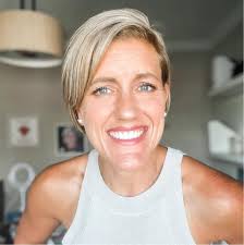 Medium or short hair? I have a hair appt next week and I cannot decide. I  was thinking I could get it long r rough for a pony tail but it's getting