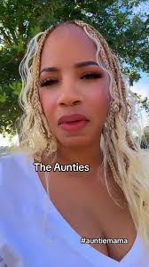 Kellie Potts's Instagram, Twitter & Facebook