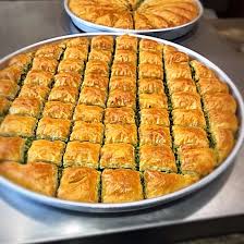 Gaziantep'te i̇mam çağdaş baklavanın mabedi ve okulu sayılıyor. Kocak Baklava Gaziantep Restaurant Reviews Photos Phone Number Tripadvisor