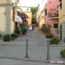 Situata a marina di campo, la casa elba offre una terrazza, la connessione wifi gratuita e la vista sul giardino. Appartamento Marzia All Isola D Elba A Marina Di Campo Loc Marina Di Campo Appartamenti Elba