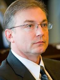 UVM professor, senator pushes for more transparency