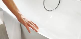 Trotzdem solltest du deine badewanne aus hygienischen gründen beim putzen nicht vernachlässigen. Badewanne Reinigen So Bekommen Sie Ihre Wanne Wieder Sauber