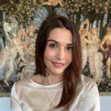 Lana Stephens's Instagram, Twitter & Facebook