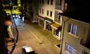 Muğla'nın ula ilçesinde bu sabah saat 05.24'te richter ölçeği'ne göre 4.0 büyüklüğünde deprem meydana geldi. Mugla Da Deprem Gece Yarisi Deprem Artci Sarsintilar 30 Dakika Surdu