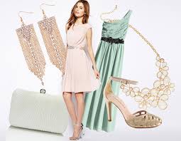 Scopri la collezione di vestiti da matrimonio per invitata su asos. Come Vestirsi Per Un Matrimonio Di Sera Abiti E Accessori Per L Invitata Chic Tu Style