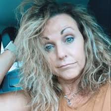 Melinda Flint's Instagram, Twitter & Facebook