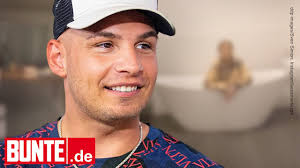 Die beiden haben sich gemeinsam überlegt, fortan kein paar mehr zu sein. Pietro Lombardi So Lebt Ex Freundin Laura Maria Nach Der Trennung Youtube