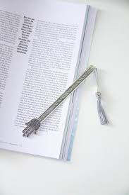 Er verbrachte viel zeit damit, die geschichte von fatima zu erklären. Moroccan Bookmark Fatima Hand With Tassel House Of Ideas Oriental Decorations And Home Accessories