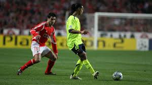 Als kind van een lasser en een de 10 jaar oudere broer van ronaldinho, roberto, was een talentvolle voetballer. The Day Ricardo Rocha Gave Ronaldinho Gaucho No Chance Sl Benfica