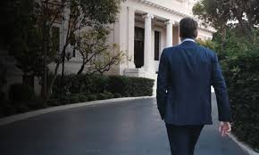 Εντολή σχηματισμού κυβέρνησης έλαβε ο μάριο ντράγκι. Anasxhmatismos Se Deytero Xrono Giati Eginan Oi Eswterikes Metakinhseis Sto Ma3imoy Ta Proswpa Kleidia
