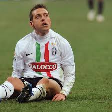Emanuele giaccherini (born 5 may 1985) is an italian professional footballer who plays as an attacking midfielder for serie a club bologna, on loan from premier league club sunderland, and the italy national football team. Officially Official Emanuele Giaccherini Doesn T Cost A Lot But He S Now 100 Percent Juventus Black White Read All Over