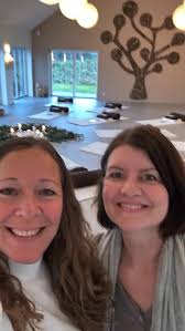 ❄️🩷 TILBAGEBLIK 🩷❄️ , I fredags holdt @anne.goncalves.yoga og jeg et  blidt og nærende dagsretreat for 13 dejlige kvinder., Fokuset var  Vintermagi og indtrædenen i den healende og fordybende tid, hvor ...