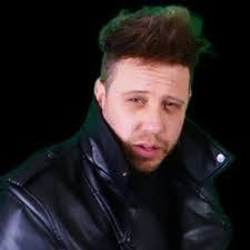 Andi Buza's Instagram, Twitter & Facebook