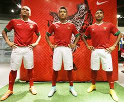 Tim ini dikontrol oleh persatuan sepak bola seluruh indonesia atau pssi dan merupakan anggota dari konfederasi sepak bola asia. Jersey Timnas Indonesia Terbaru Home Away Aff Cup 2014 Dunia Info Dan Tips