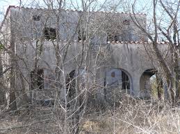 This Is A Burned Out Deserted Spanish Style Hacienda I Discovered On My Way Home To San Antonio From Castroville Abandoned Houses Abandoned Church Abandoned