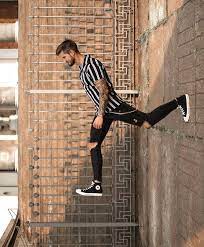 36 Melhor Ideia De Poses Masculinas Ao Ar Livre Poses Masculinas Fotografia Masculina Foto Masculina