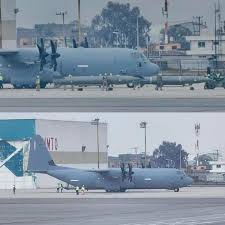 🚨#NOTICIAS| Avión militar de EE.UU. sorprende con aterrizaje en Toluca.✈️🇺🇸  Un avión militar C-130J Super Hercules, de las Fuerzas Armadas de Estados  Unidos, aterrizó este día en el Aeropuerto Internacional de Toluca,
