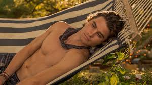 Ce qui concerne les épisodes à venir est considéré comme étant spoiler. Outer Banks Netflix Spoilers How Does Season 1 End For John B Stylecaster