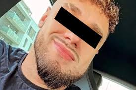 Łukasz Ż. w chwili wypadku był pijany i trzymał w ręce telefon, którym  nagrywał swoją jazdę. 226 km/h przy dopuszczalnych 80. Zabił ojca  czteroosobowej rodziny, a matka i dzieci trafiły do szpitala,