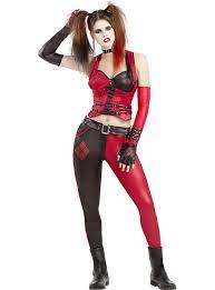 But at some point during all the maniacal laughing, cop killing, and caking on the mascarazy, she found the clarity of thought to place exactly 30 harley balloon collectibles for batman. Offizielles Harley Quinn Kostum Arkham City Funidelia