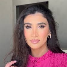 Melody Hanna's Instagram, Twitter & Facebook