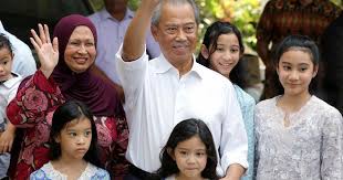 Jun 02, 2021 · prime minister muhyiddin yassin was the first malaysian to be vaccinated. Muhyiddin Grateful At Being Given Opportunity To Become 8th Pm