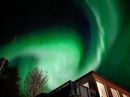 Den ligger i byen, men akkurat hvor den ligger, vil hun ikke røpe. Waterfront Senja Apartment With Beautiful Seaview Apartments For Rent In Senja Troms Og Finnmark Norway