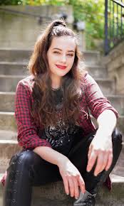 Mary Mouser - Free pics, galleries & more at Babepedia