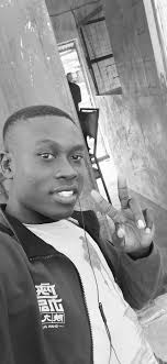 Alafu Nyi Madem Mjue Kuna Toafauti YA Ku Glow Na Kujipaka Mafuta Mingi😀😃  #SiUlinichekaChekaTena #King kama King