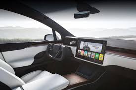 Model x offers a spacious cabin with the world's largest panoramic windshield, and your choice of 5 every model x includes tesla's latest active safety features, such as automatic emergency braking. Abgefahrenes Lenkrad Und 1034 Ps Im Tesla Model X Facelift Autobild De