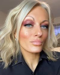 Amber Austin (@glitter_and_barbells423) • Instagram photos and videos