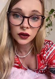 Jodi Cline's Instagram, Twitter & Facebook