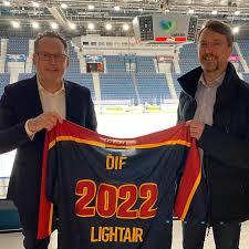 Finns att köpa i djurgårdsbutiken och på difbutiken.se #dif130årillustrerat. Djurgarden Hockey And Lightair Lightair