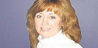 Lisa Mulqueen's Instagram, Twitter & Facebook